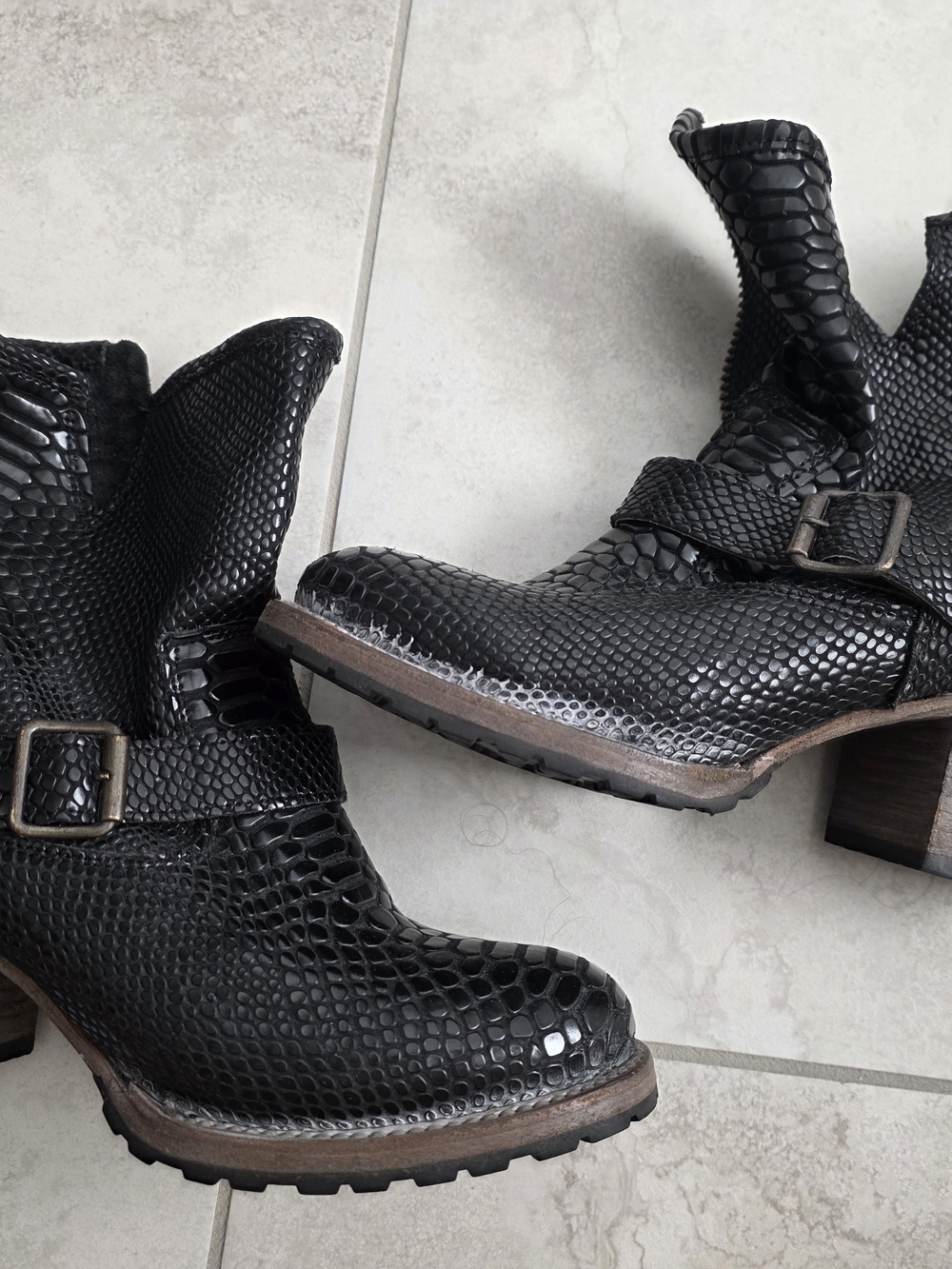 Freebird Black Snake-Texture Leather Ankle Boots - Women Sz 9